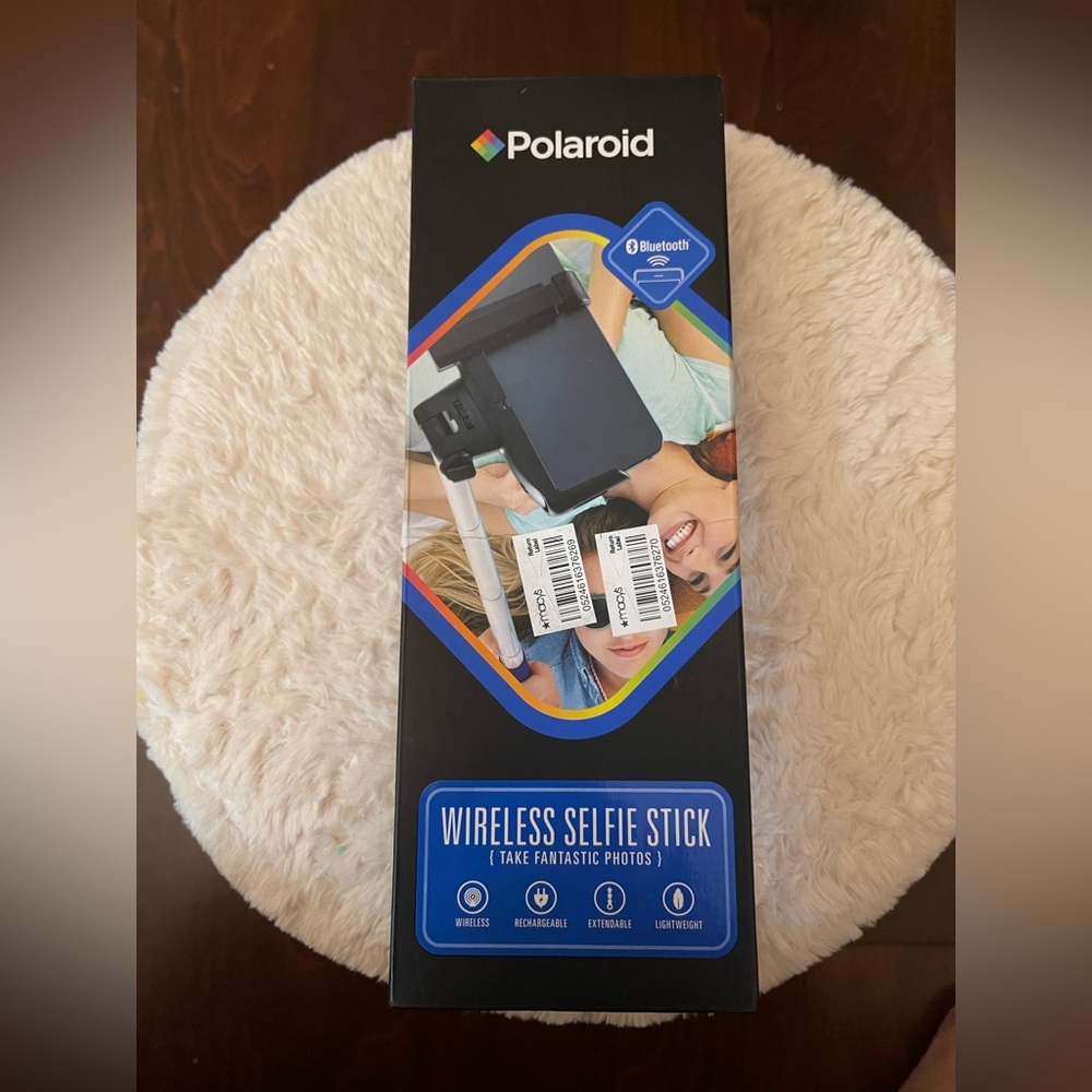 NWT Polaroid Bluetooth Wireless Selfie Stick - lightweight, wireless,extendable